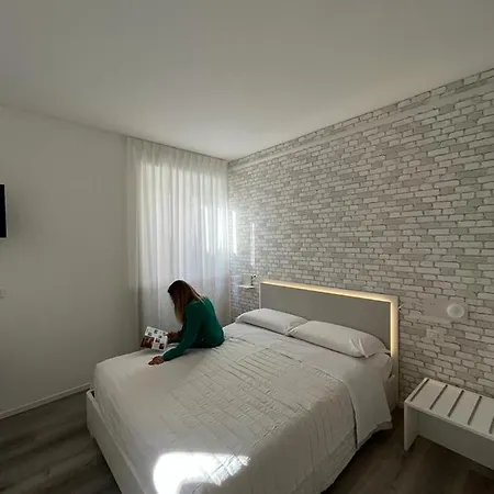 Konukevi Rosso Conero - Soggiorni Le Grotte Camerano