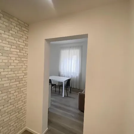 Rosso Conero - Soggiorni Le Grotte Konukevi