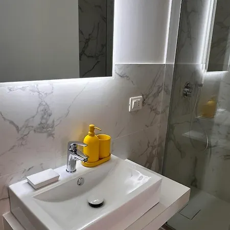 Rosso Conero - Soggiorni Le Grotte Camerano